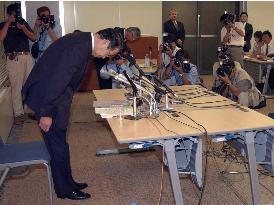 (2)Mitsui president offers apology